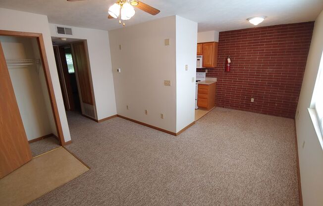 2 beds, 1 bath, 672 sqft, $930, Unit 1219-10