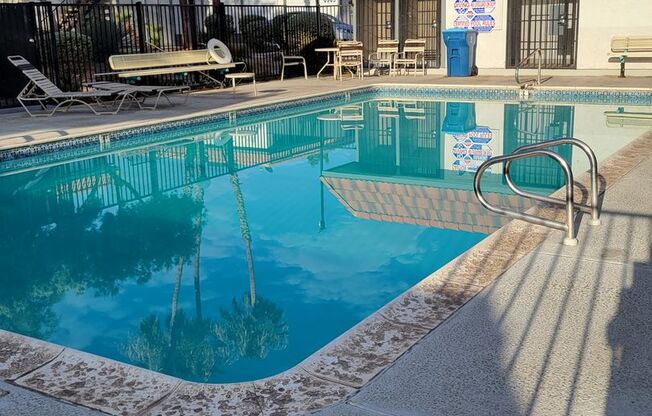 Rent Ready Single Story Townhome 3/2/ with 2 car