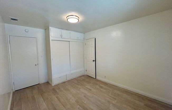 3 beds, 2 baths, $2,000, Unit 100