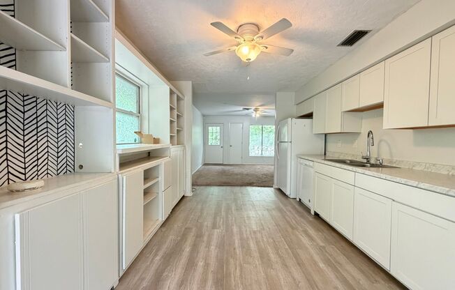 Available Now! 2 Bed, 1 Bath Duplex