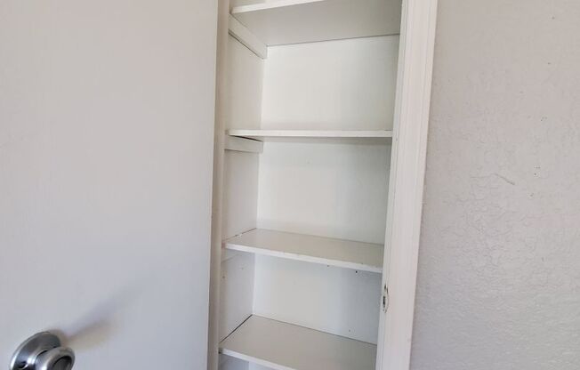 3 beds, 2 baths, 1,200 sqft, $1,400, Unit 519