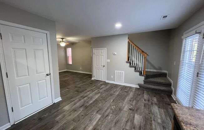 3 beds, 2.5 baths, 1,165 sqft, $1,895, Unit 831