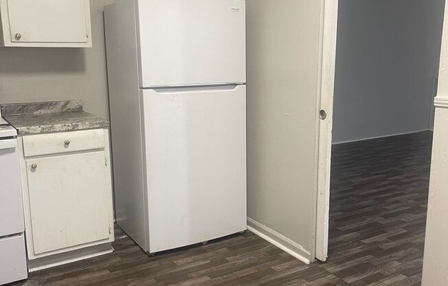 3 beds, 1 bath, $850