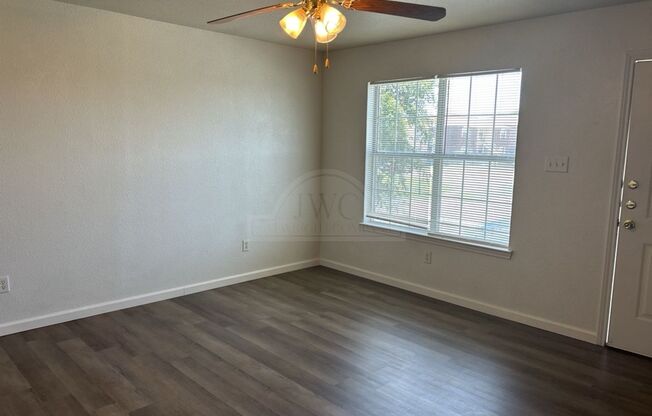 2 beds, 1 bath, $700, Unit 1304 Dugger Unit D