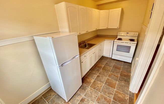 Studio, 1 bath, 437 sqft, $1,395, Unit 308