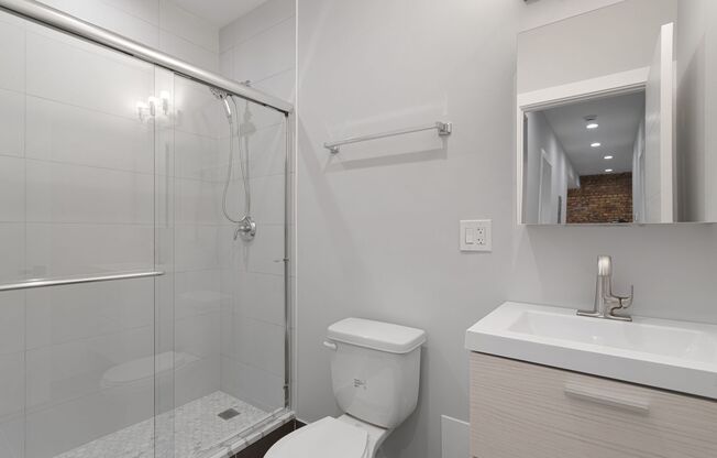3 beds, 1 bath, 670 sqft, $2,200, Unit 1556-1K