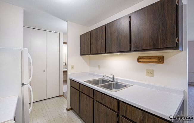 1 bed, 1 bath, 624 sqft, $945, Unit 215