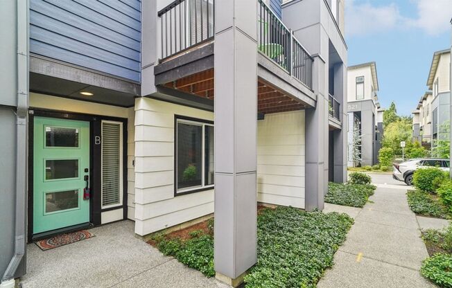 Deluxe Living Modern 3-bed 4-bath Townhouse