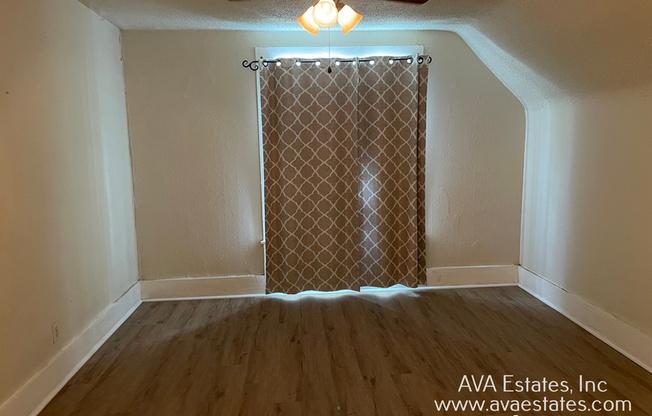 516 W 9 ST