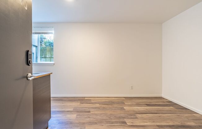 Studio, 1 bath, 220 sqft, $829, Unit 8F