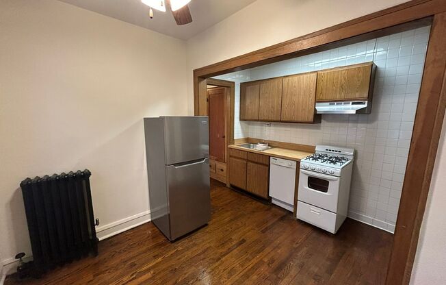 1 bed, 1 bath, 425 sqft, $1,965, Unit 233-322