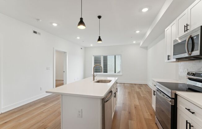 2 beds, 2 baths, 928 sqft, $2,175, Unit Unit 605