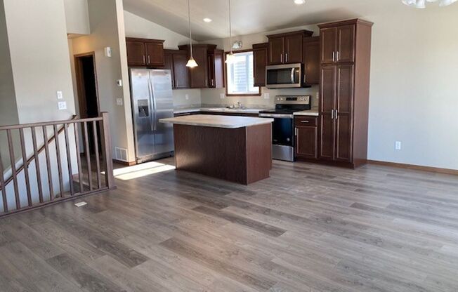 3 Bedroom - 2 Bathroom Town Home for Rent - Fenced Yard!