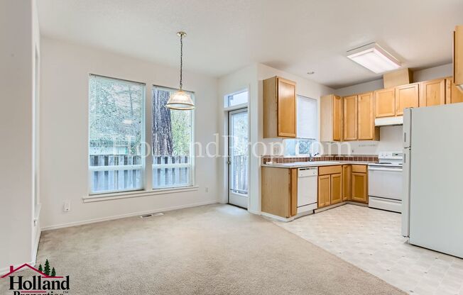 BEST PRICE APPLY NOW!! 3 Bedroom townhouse in quiet area of Beaverton