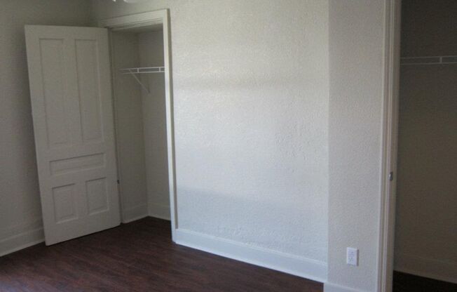 Huge Luxury South Side Home w/ Stainless Kitchen appliances and A/C