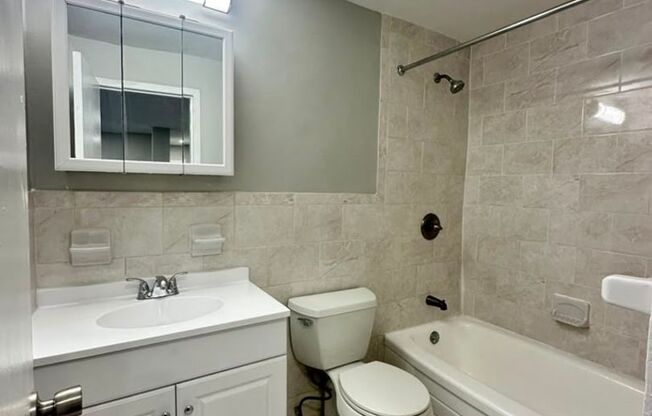1 bed, 1 bath, 750 sqft, $1,850, Unit Apt 1B