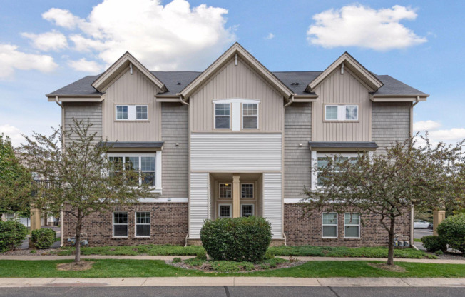 11769 EMERY VLG DR N