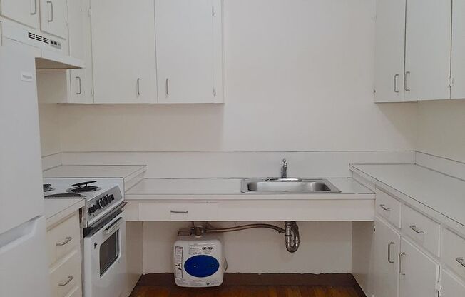 1 bed, 1 bath, 810 sqft, $1,300, Unit 103