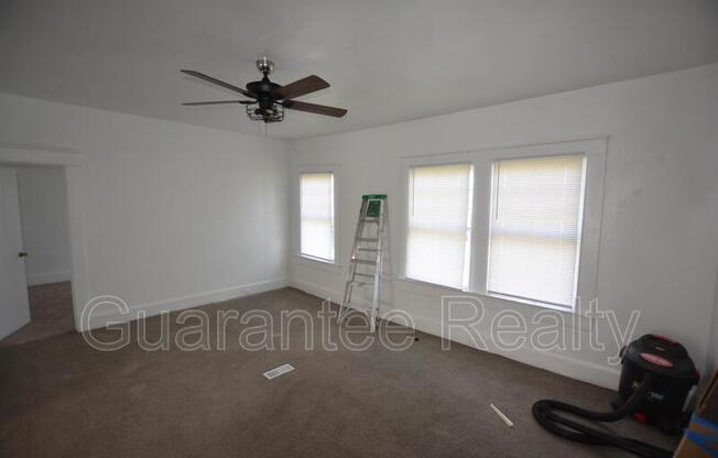 811 E MAIN ST
