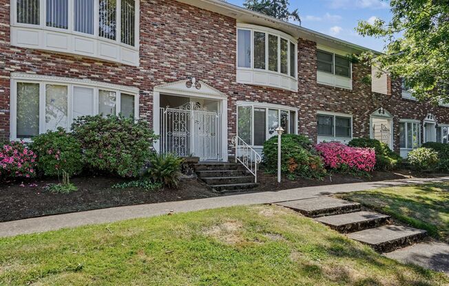 Williamsburg House Apartments