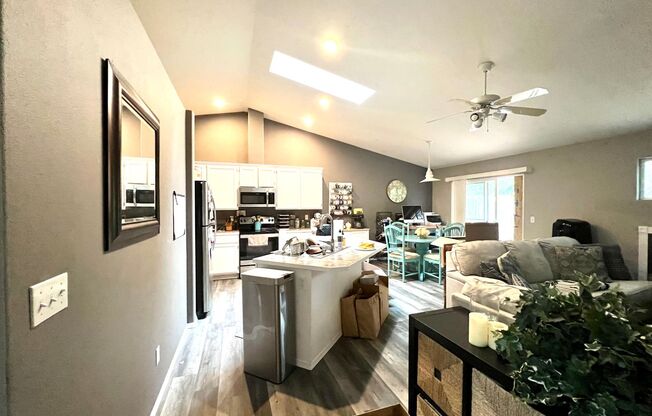 Remodeled 3-Bedroom Duplex Home in North Gig Harbor
