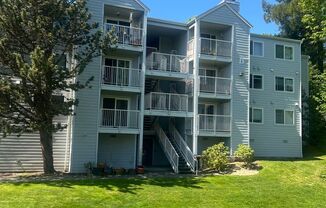 Beautifully Maintained condo Renton!