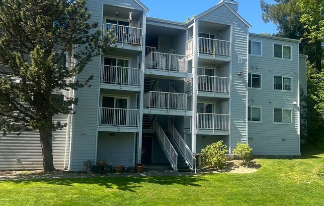 Beautifully Maintained condo Renton!