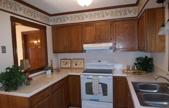 2 Story Home on Cul De Sac Lot!!