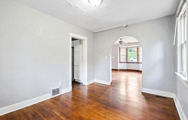 Cozy 3 bedroom in Wilkinsburg - AVAILABLE 06/01/2025