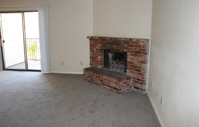 GUARD GATE COMMUNITY, 3 BEDROOM, 1.75 BATHROOM WITH COMMUNITY POOL, SPA & TENNIS COURT