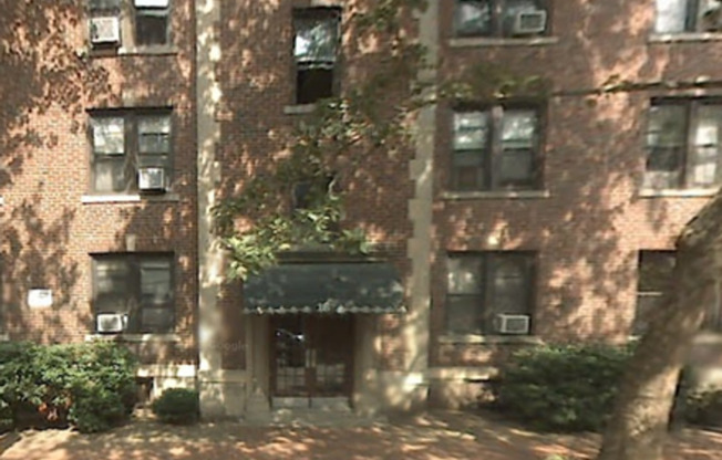 Studio, 1 bath, $1,100, Unit 16 Mattoon St Unit 6