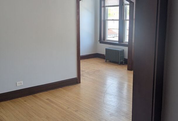 5427-29 W Addison Street
