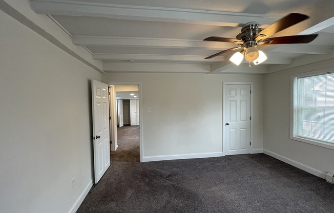 3 beds, 1 bath, 1,301 sqft, $2,800, Unit 1057