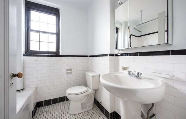 1 bed, 1 bath, 550 sqft, $4,595, Unit 17C