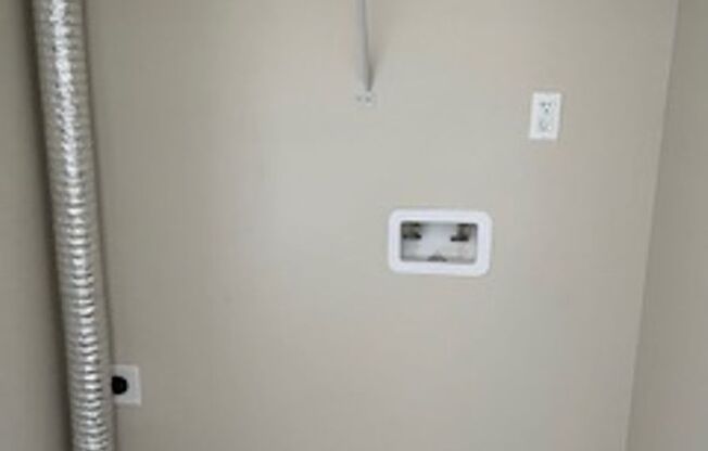 2 beds, 1 bath, 940 sqft, $1,200, Unit 141F