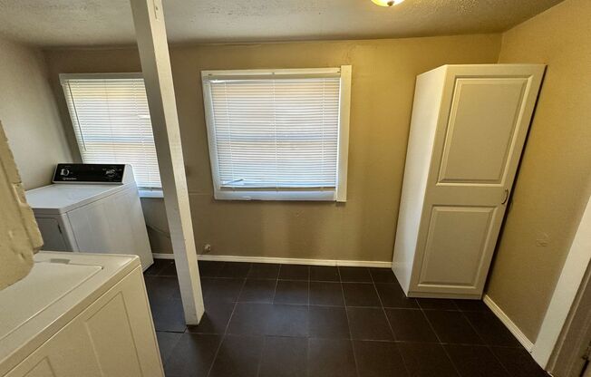 2 beds, 1 bath, $1,095