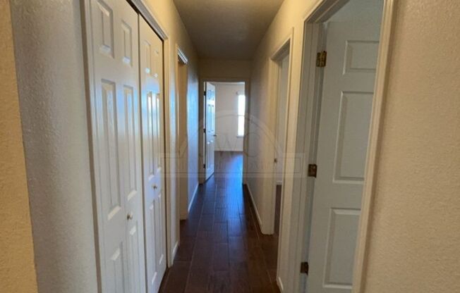 3 beds, 2 baths, $1,225, Unit 3607 Dustin Ct Unit B