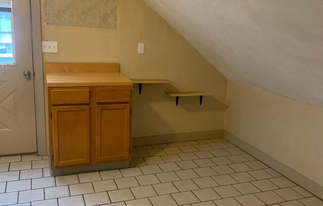 Studio, 1 bath, $1,000, Unit Unit 3