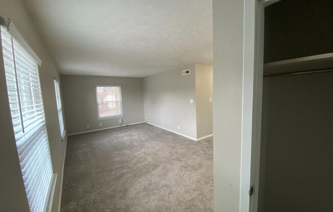 2 beds, 1 bath, 1,000 sqft, $1,365, Unit 11