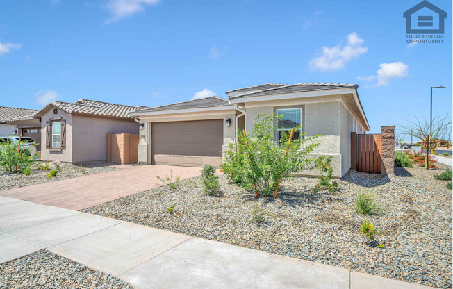 4Bed/3Bath House at Thomas Rd/99th Ave! Ready for Immediate Move-In! -- Mother-In-Law Suite W/Private Entrance!