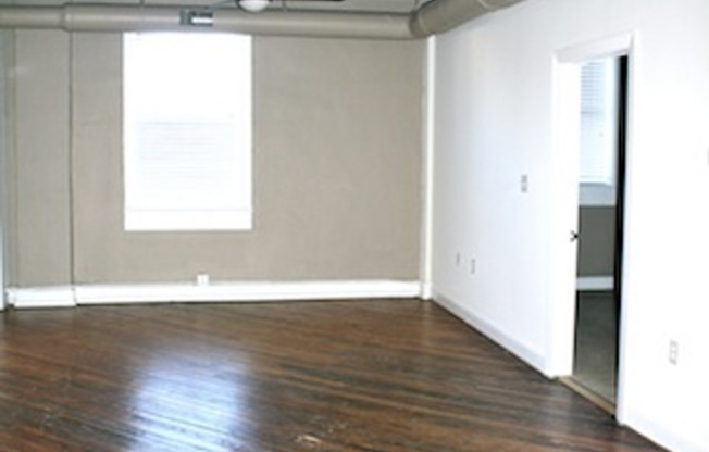 2 beds, 1 bath, 824 sqft, $1,399, Unit 2C
