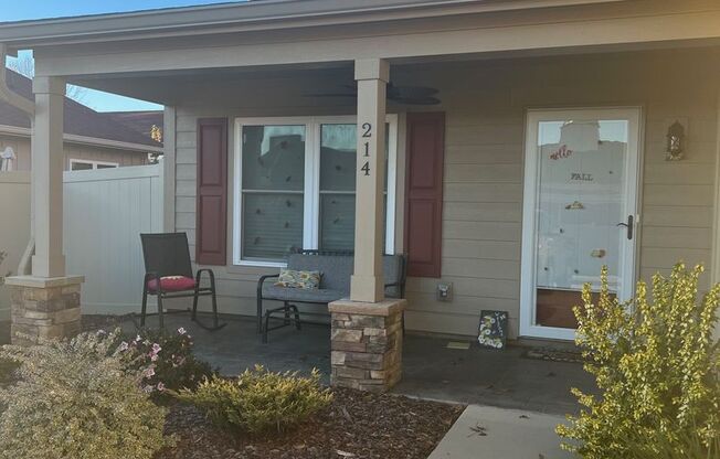 2 beds, 2 baths, $1,600