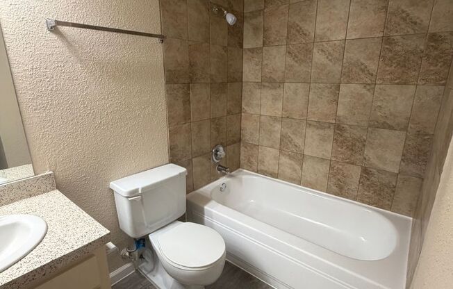 2 beds, 1 bath, 812 sqft, $1,085, Unit 1402