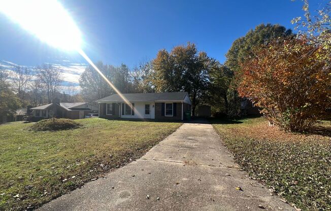 3 bedroom 1.5 bath brick & vinyl ranch on a cul-de-sac