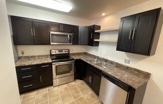 2 beds, 1 bath, $925, Unit 11