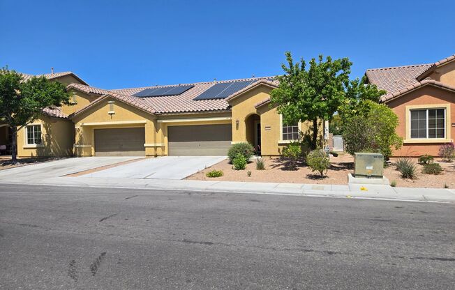 A Beautiful Single Story Townhouse! 3 Bed, 2 Bath, 2 Car!
