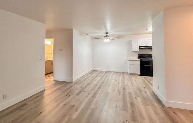 2 beds, 1 bath, 880 sqft, $1,475, Unit 112