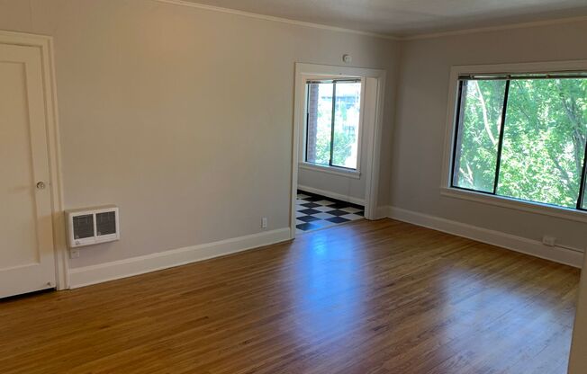 Studio, 1 bath, 450 sqft, $1,095, Unit 304