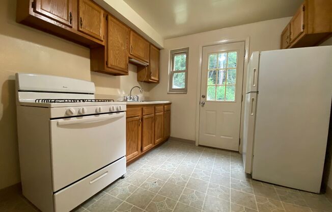 Gorgeous 3 Bedroom Duplex in Castle Shannon! Great Back Yard! Call Today!