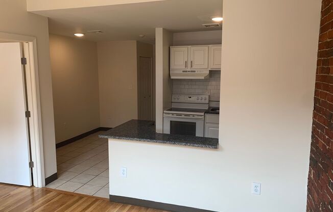 1 bed, 1 bath, $1,600, Unit Unit 5